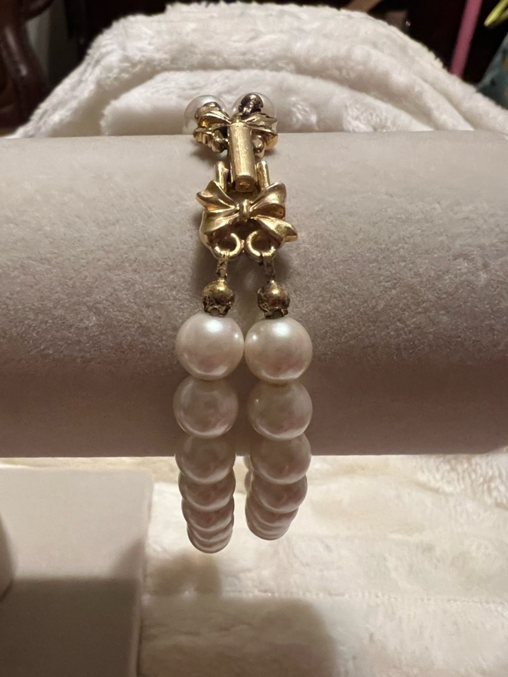 Vintage Avon Gold Bow Pearl Bracelet with Double-Strand White Pearls Size 7.75